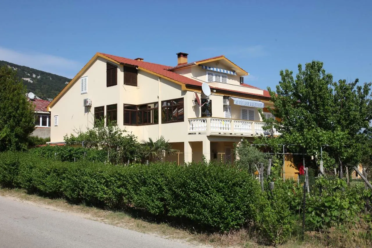 באסקה Apartments & Room Jagoda בית הארחה