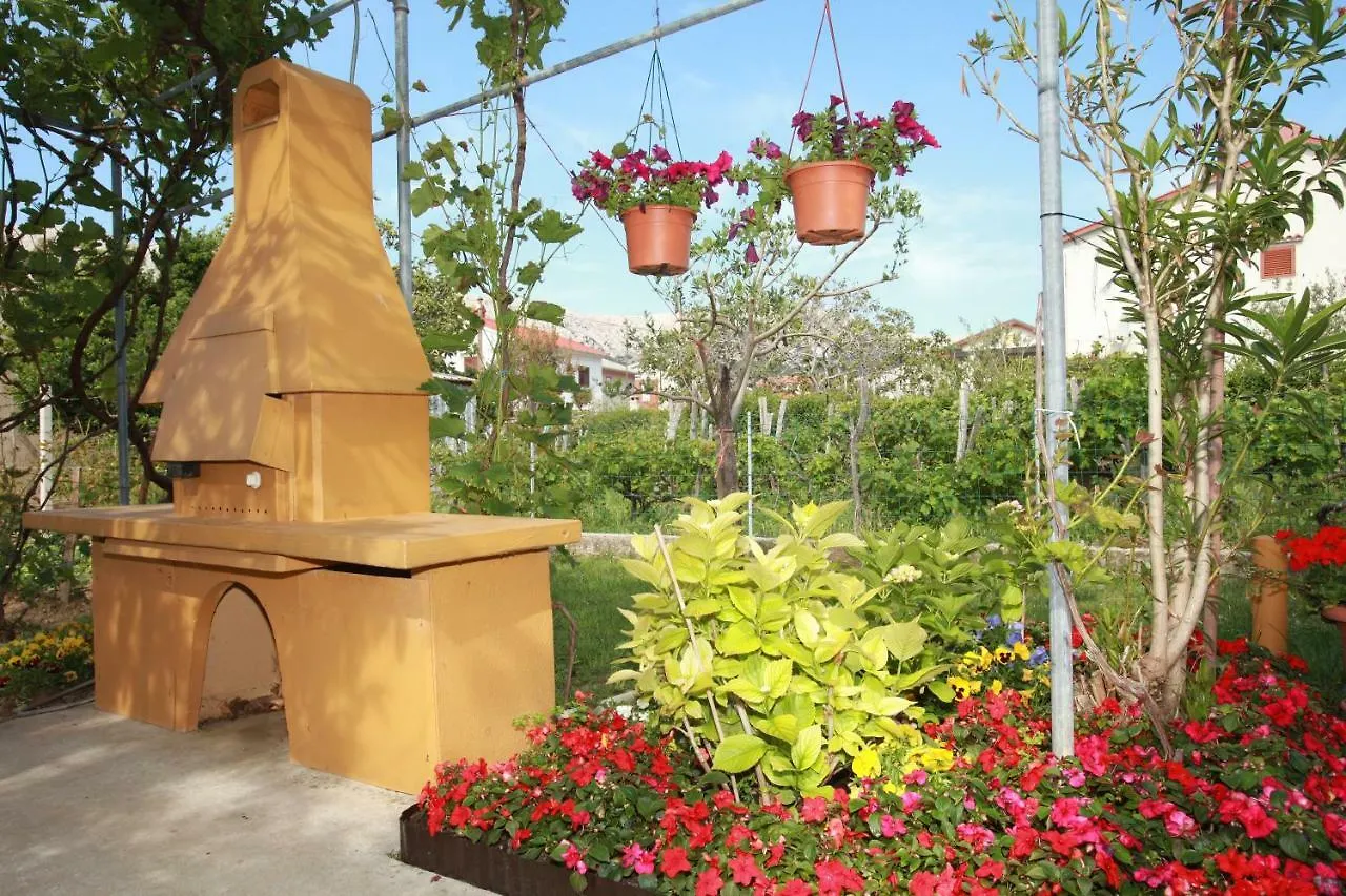 בית הארחה באסקה Apartments & Room Jagoda