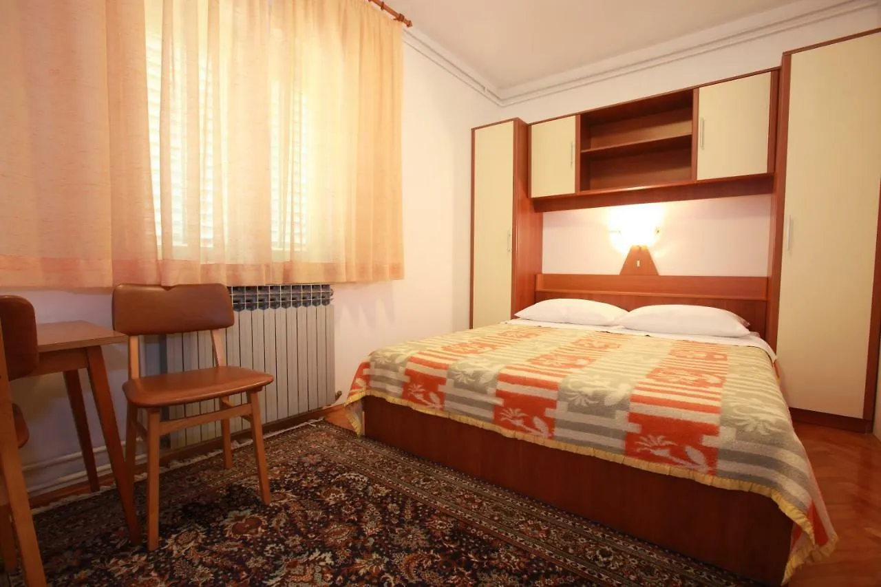 באסקה Apartments & Room Jagoda בית הארחה