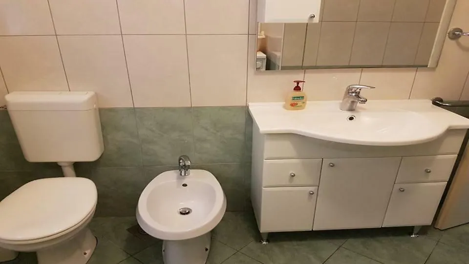 באסקה Apartments & Room Jagoda בית הארחה