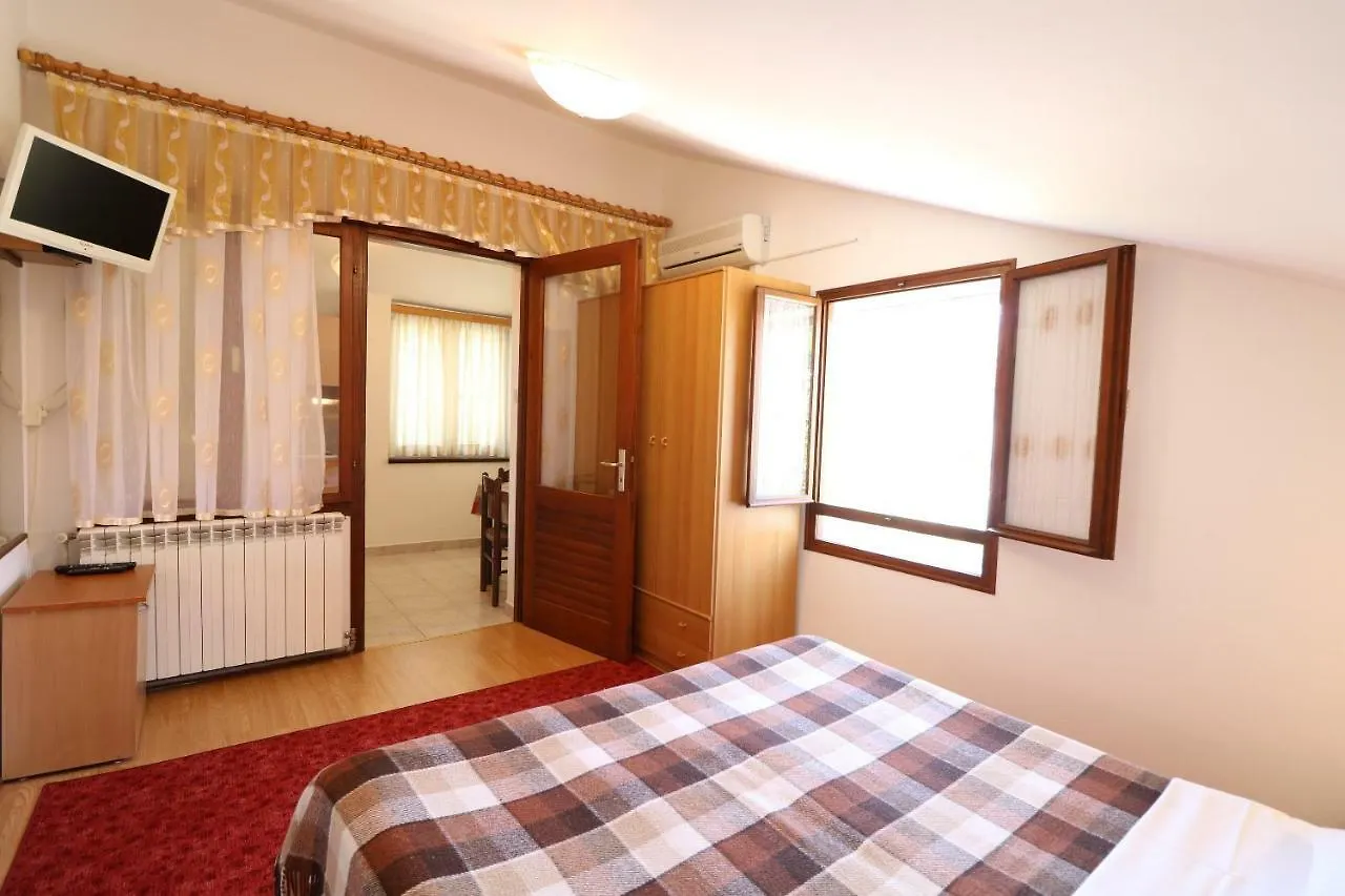 בית הארחה באסקה Apartments & Room Jagoda